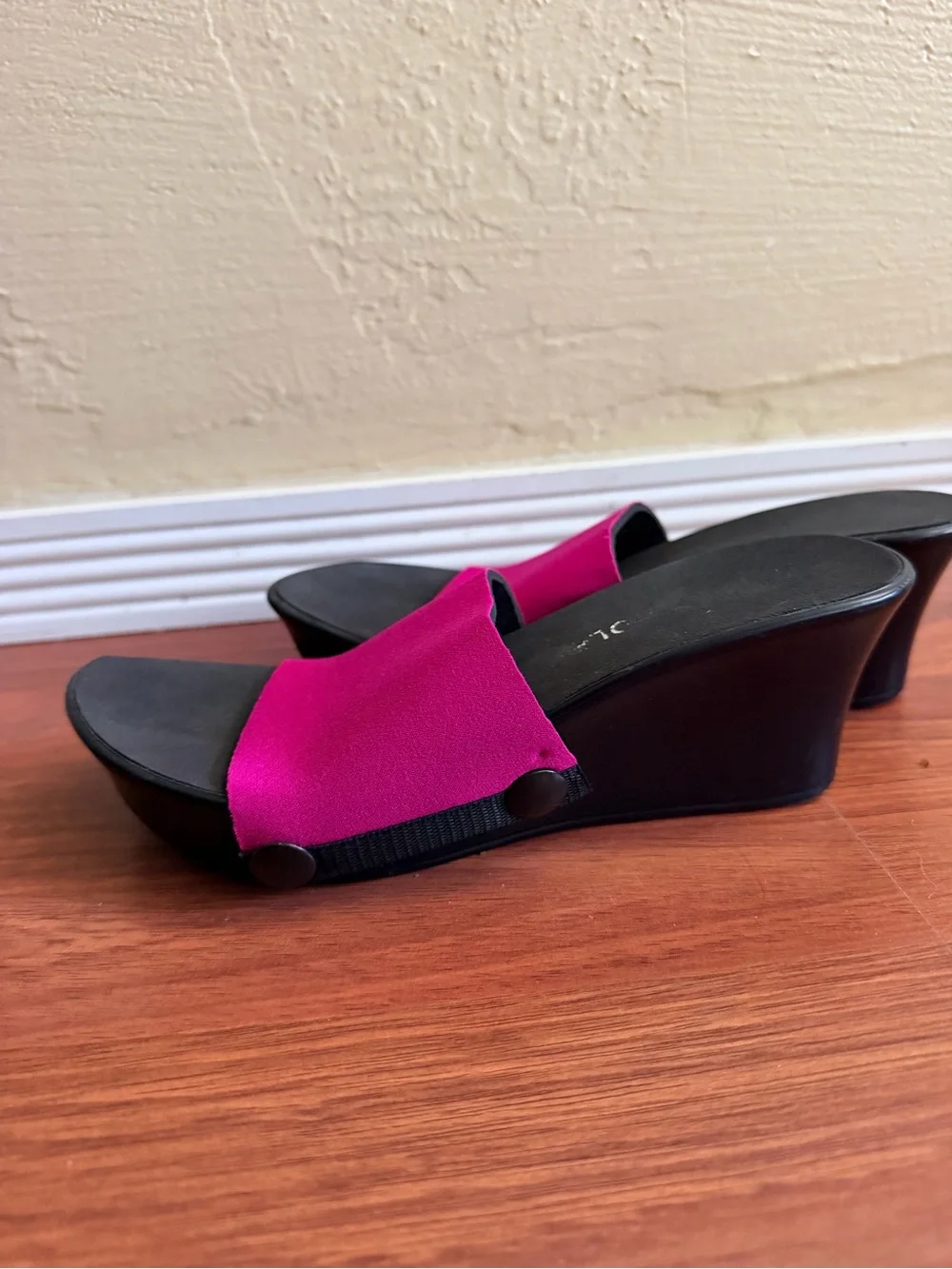 Onesole Slide Wedges with Bright Fuchsia Strap With 6 Extra Straps